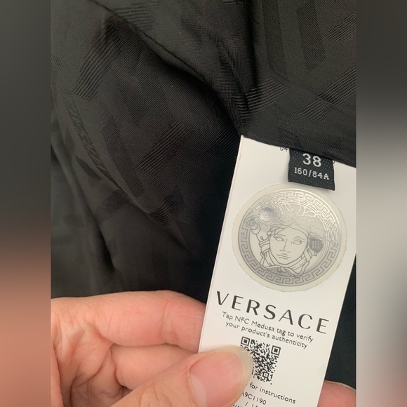 Versace 2024 Women's Oversized Virgin Wool Blazer Jacket in Black - Picture 12 of 13